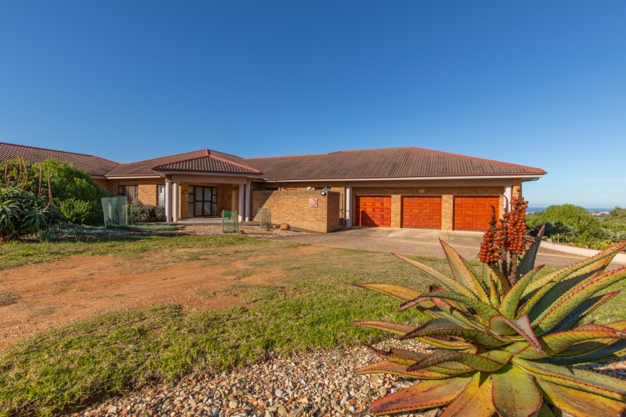 4 Bedroom Property for Sale in Stilbaai Wes Western Cape